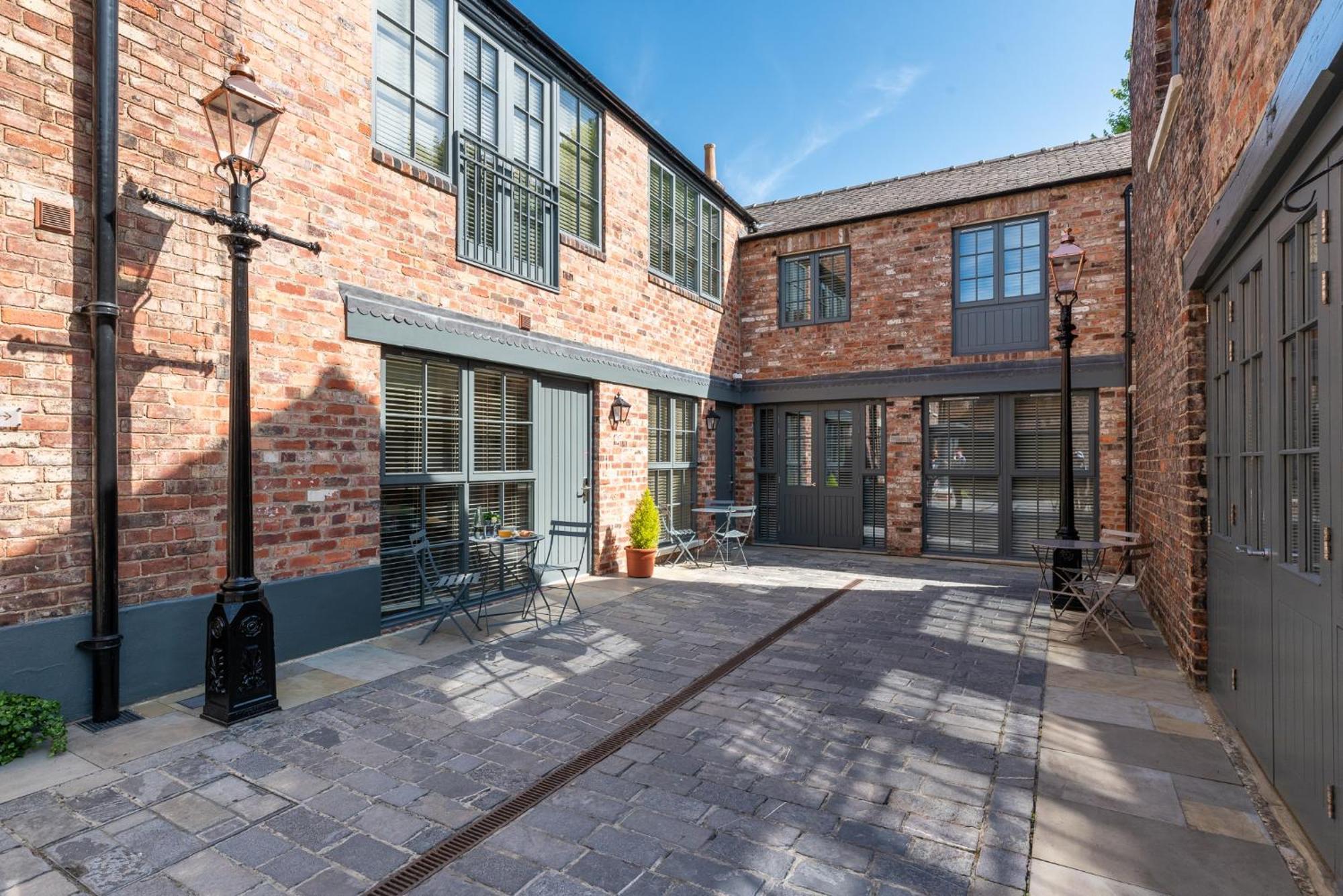 The Lawrance Luxury Aparthotel - York Bagian luar foto