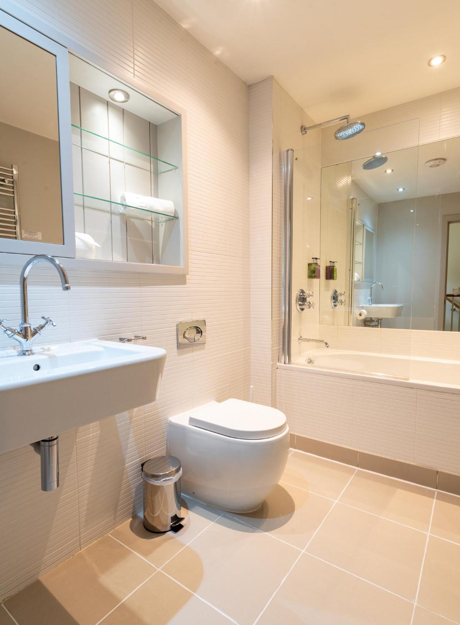 The Lawrance Luxury Aparthotel - York Bagian luar foto