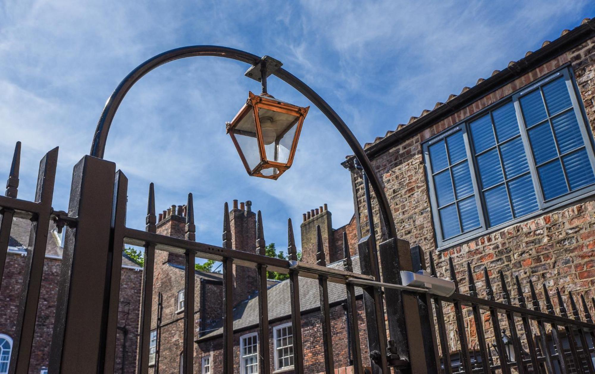 The Lawrance Luxury Aparthotel - York Bagian luar foto